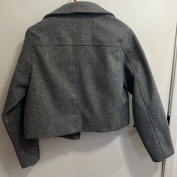 Fall/winter grey jacket. - Picture 2 of 7
